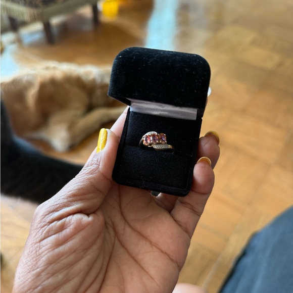 Elegant Gold and Silver Women's Ring - Picture 10 of 15